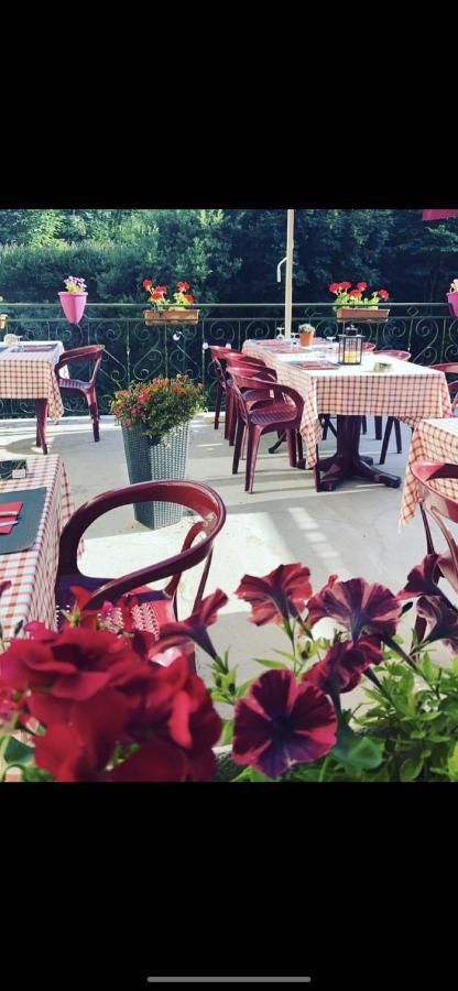 Hotel Restaurant La Renaissance Saint-Cirgues-en-Montagne Buitenkant foto