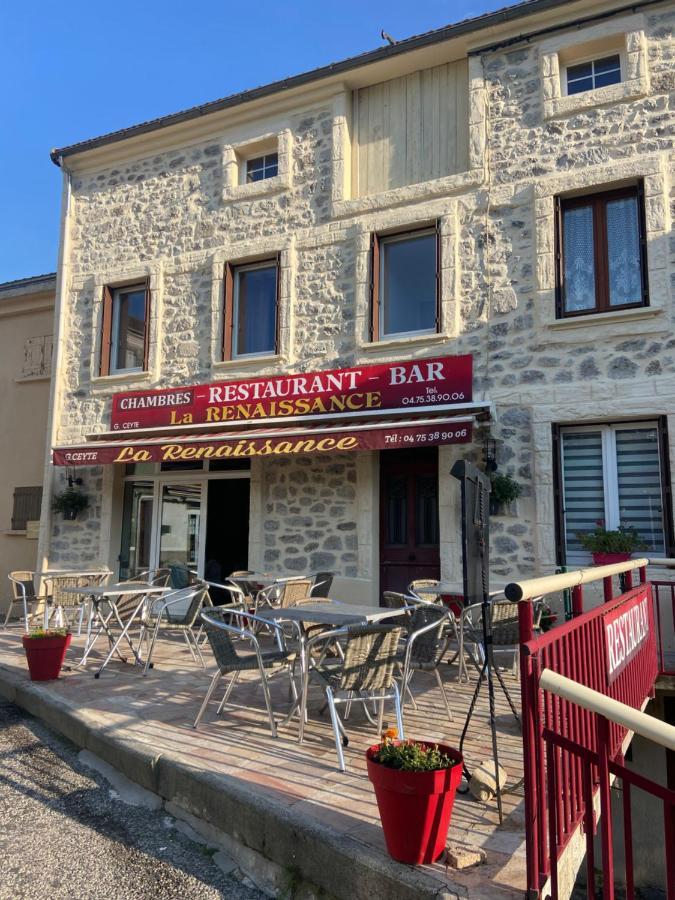 Hotel Restaurant La Renaissance Saint-Cirgues-en-Montagne Buitenkant foto