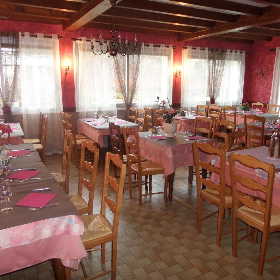 Hotel Restaurant La Renaissance Saint-Cirgues-en-Montagne Buitenkant foto