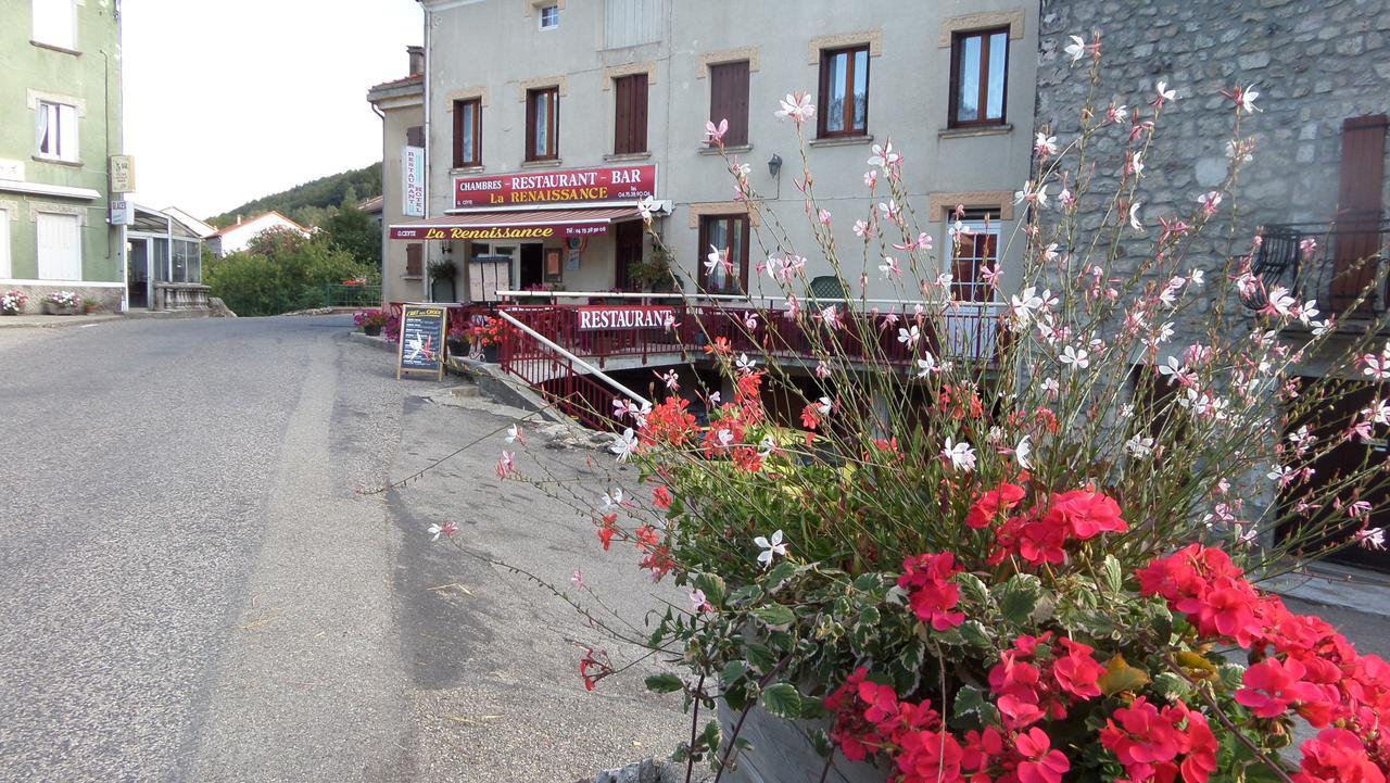 Hotel Restaurant La Renaissance Saint-Cirgues-en-Montagne Buitenkant foto
